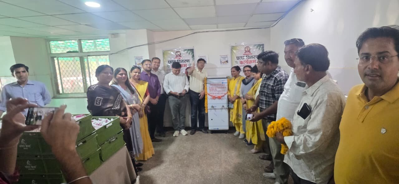 अग्रसेन विकास परिषद द्वारा आज निर्जला एकादशी के शुभ अवसर पर एस आर जी अस्पताल में वाटर कूलर लगवाया।
